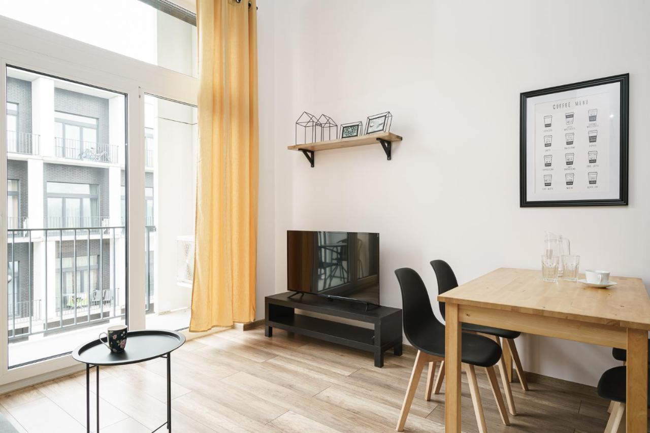Rentplanet - Apartamenty Zarembowicza Wroclaw Exterior photo