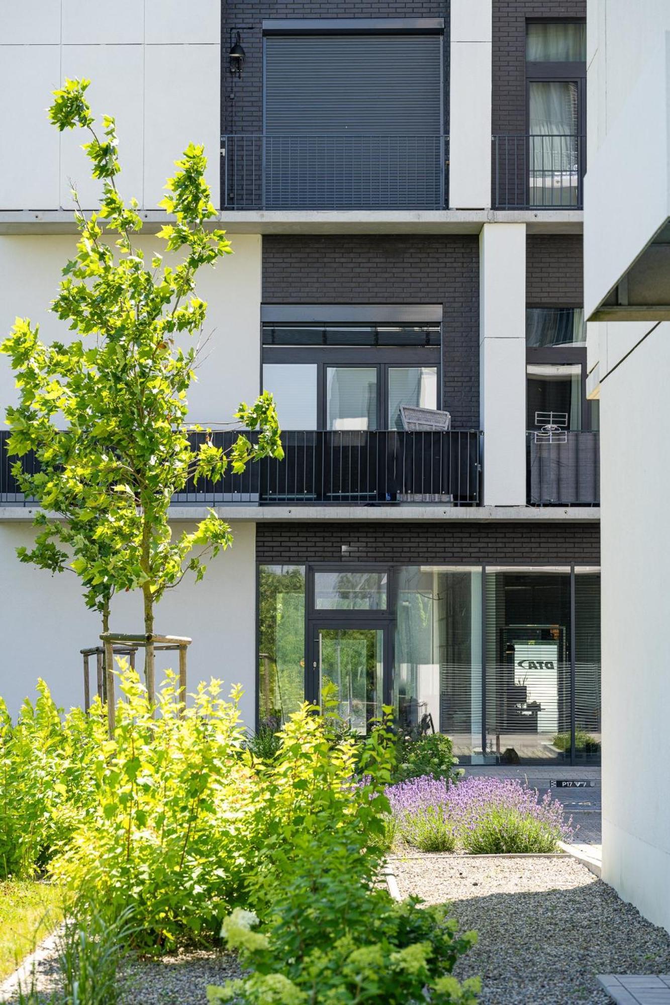 Rentplanet - Apartamenty Zarembowicza Wroclaw Exterior photo
